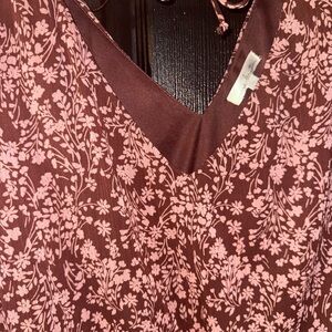 Brown & Pink Floral V-Neck Top – New With Tags (XL)